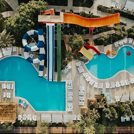 Hotel Saturn Palace