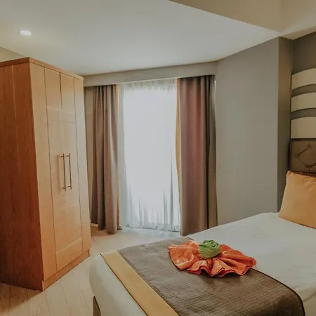 Hotel Saturn Palace 5*