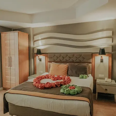 Hotel Saturn Palace